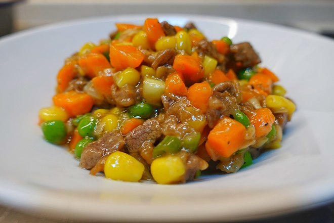 
The green sweet vegetable that the child likes is tender explode the practice of beef bead