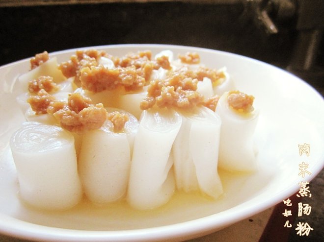 ひき肉の豚の腸のピンクは、これが最も美しい朝食を蒸発させる