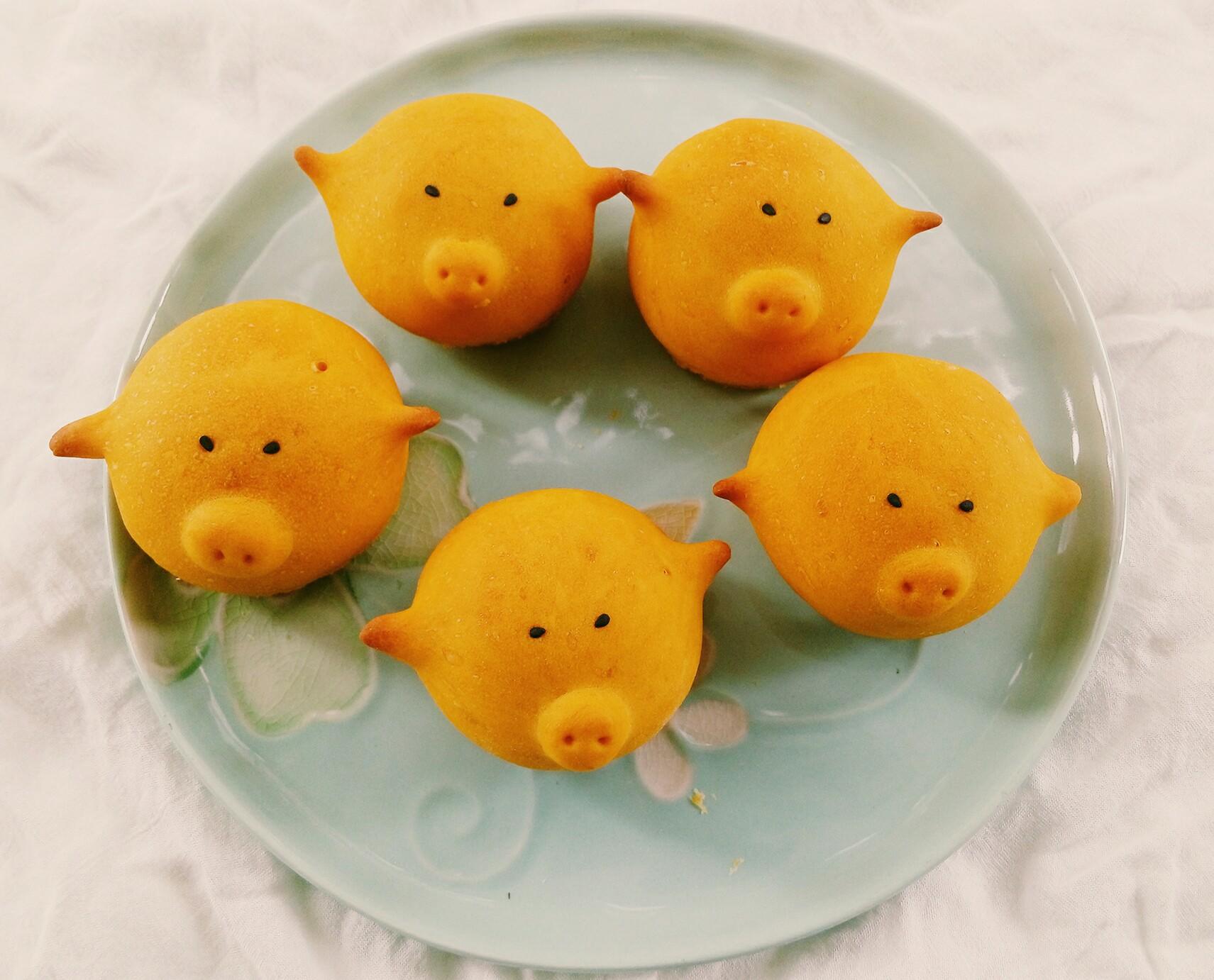 Allhallowsのカボチャは、飛ぶ豚パンの蒸しパンの練習です