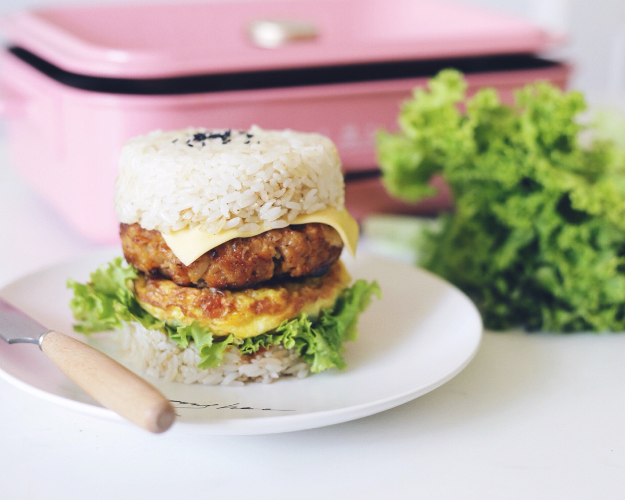 甘い豚卵のケーキのご飯のハンバーグの練習、おいしい作り方