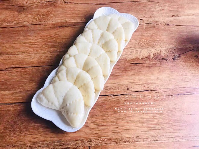蓮の葉の蒸しパン(ひき肉にんにくの肝苔の詰め方を追加)練習