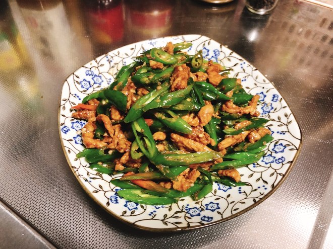 
The practice of green pepper shredded meat, how is green pepper shredded meat done delicious