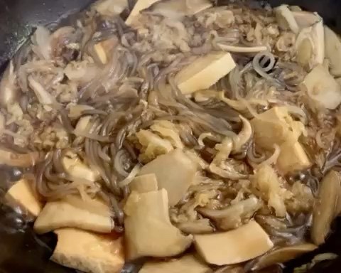 
The pickled Chinese cabbage that must eat in the winter stews noodles made from bean or sweet potato starch! The thief is pulled delicious! practice