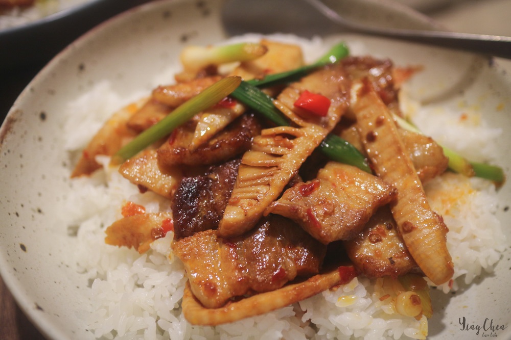 
Bamboo shoots in spring fries the practice of steaky pork, how to do delicious