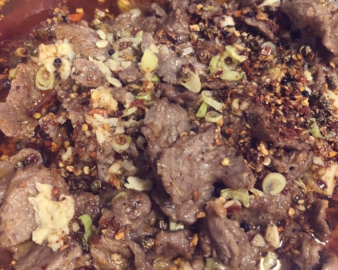 近づきにくいごはんの水は、牛肉の練習を沸騰させます