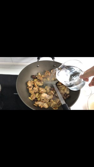 The practice measure of the chicken of Chinese chestnut Xianggu mushroom that stew 6