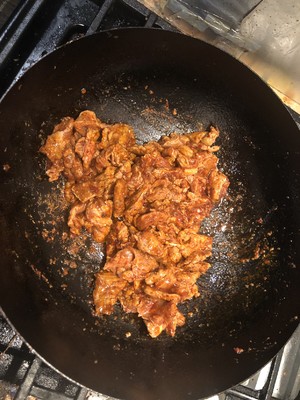 近づきにくい水が米と一緒に行く練習対策は、牛肉4を沸騰させる
