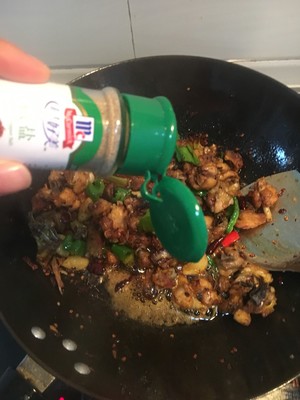 The practice measure of chicken of dry stir-fry before stewing 9