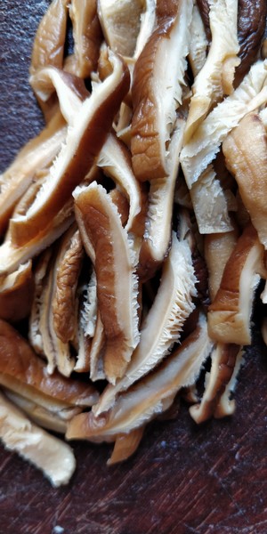 Sweet tender the practice measure of chicken of slippery evaporate of sausage Xianggu mushroom 2