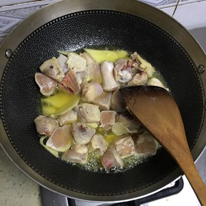 The practice measure of chicken of domestic edition yellow stew 3