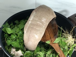 Soup of fish of crucian carp of bone of pig of horizontal  Man  of pig of dog liver dish (water of soup of detoxify of the fire below clear heat) practice measure 2
