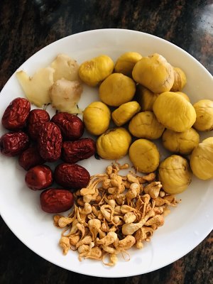 The practice measure of chicken of beautiful Bao of Chinese chestnut Chinese caterpillar fungus 3