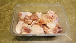 The practice measure of chop of & of the wing in chicken of a condiment made of roast prickly ash and salt 1