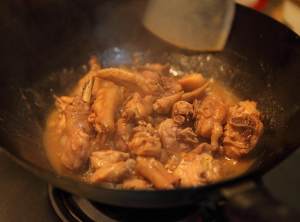 The practice measure of chicken of dried mushrooms stew 6