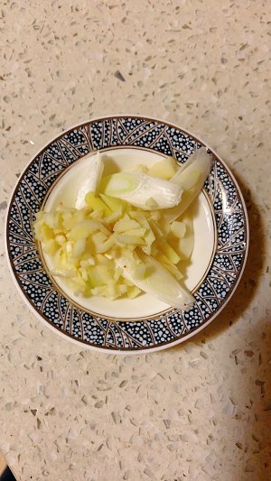 The daily life of a family is delicate, the practice measure of Xianggu mushroom slippery chicken 5