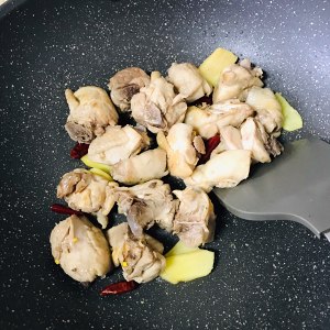 The practice measure of yellow stew chicken 3