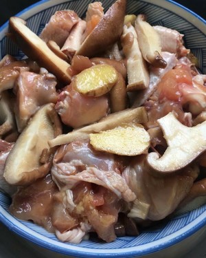 The practice measure of Xianggu mushroom slippery chicken 7