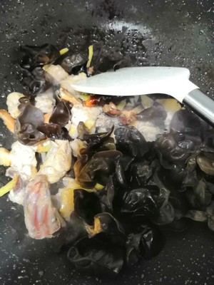 The practice measure of chicken of stew of agaric Xianggu mushroom 3