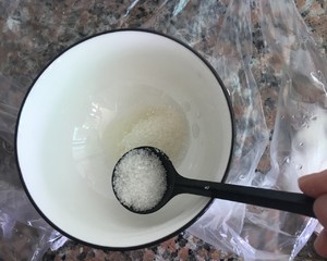 The practice measure of the wing in sweet juice chicken 2
