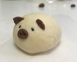 The hand kneads pig    small eat to wrap (this packet of moisture is big, too soft knit easily) practice measure 8