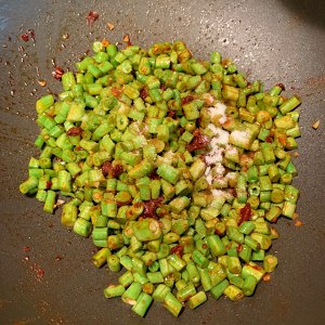 The practice measure that exceeds the thick broad-bean sauce of go with rice to fry cowpea 7