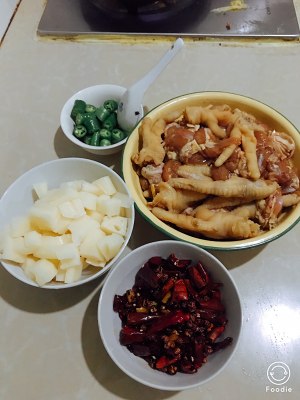 The practice measure of chicken of stir-fry before stewing of hot pepper green pepper 1