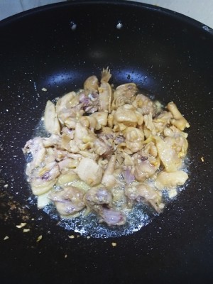 The practice measure of Xianggu mushroom slippery chicken 5