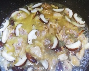 The practice measure of Xianggu mushroom slippery chicken 7