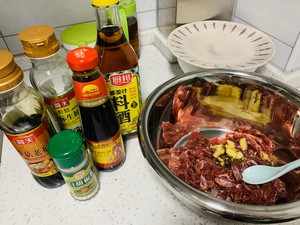 ご飯と一緒に行くのは小さいです。牛肉1を炒める練習対策です。