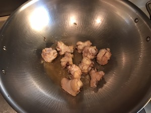 The practice measure of 3 cups of chicken that can eat two bowls of meals 2