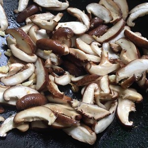 The practice measure that Xianggu mushroom fries chili 5