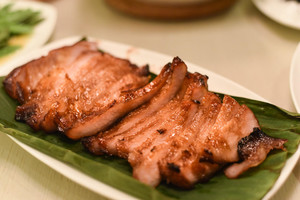 6を焼く美しい甘い豚のスクラグの練習尺度