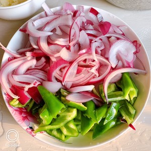 The practice measure that green pepper onion fries beef 3