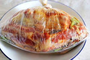 ベイクをする甘い豚のcost骨部が蜂蜜を排出するという実践的な測定3