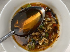 Taste special the practice measure that the hand with the hot acid of bright rips the chicken that do not have bone 11