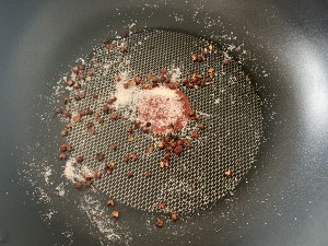 ローストのトウガラシと塩で作られた調味料の豚の軟骨の実践の測定4