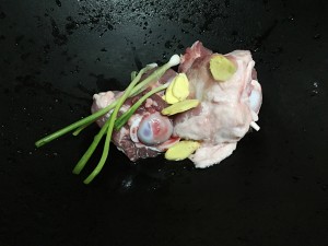 5を煮込んだ豚の大きな骨の昆布の頭のスープの実践測定