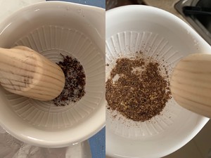 Measure o  f焼いた灰と塩で作られた調味料の豚の軟骨の練習5 