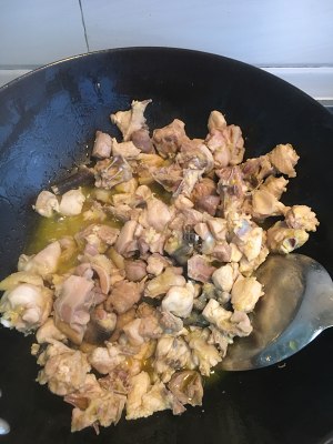 The practice measure of chicken of dry stir-fry before stewing 4