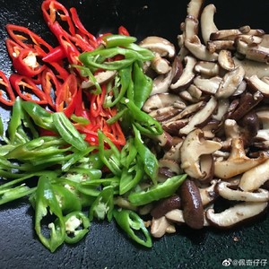 Xiangguのマッシュルームが唐辛子7を揚げる練習尺度