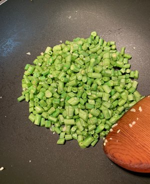 The practice measure that exceeds the thick broad-bean sauce of go with rice to fry cowpea 5