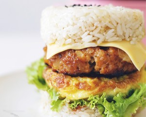 甘い豚卵8個のケーキのご飯のハンバーガーの練習対策