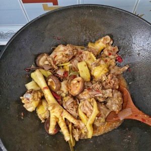 The practice measure of bake corn or millet cakes on a pan of ground boiler chicken 7