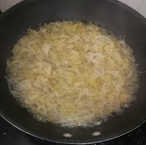The practice measure that pickled Chinese cabbage fries vermicelli made from bean starch 1