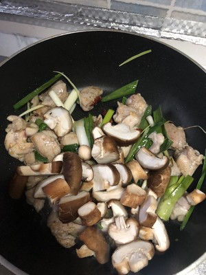 Quick worker dish - the practice measure of Xianggu mushroom slippery chicken 5
