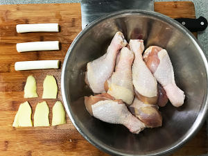 [chicken of Xiang Yu the Conqueror] the practice measure that hand of cold and dressed with sause rips chicken 1