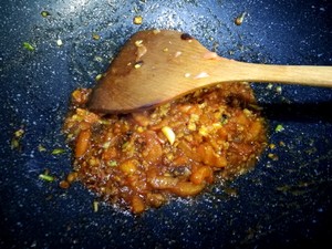醤油で煮込んだ柔らかい豆腐（手に不自由な人でも作ることができるごはんの食べ物）の練習 メジャー5 