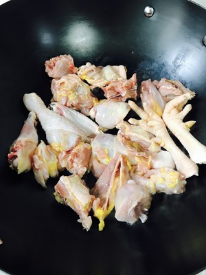 The practice measure of the chicken of the Hakkas yellow rice or millet wine that boil 3