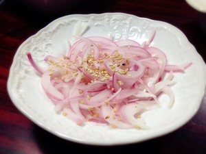 お母さんとよく戦って豚の腸のピンク2を炒める練習の動き