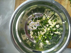 Cucumber mixes the practice measure of pig ear 2